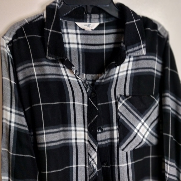 Black and White Plaid Shirt Viscose. - Picture 2 of 8